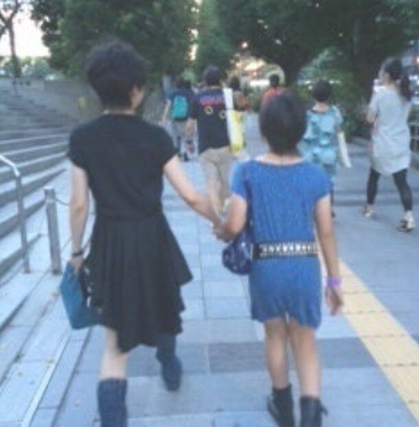 岸谷香の子どもは何人?