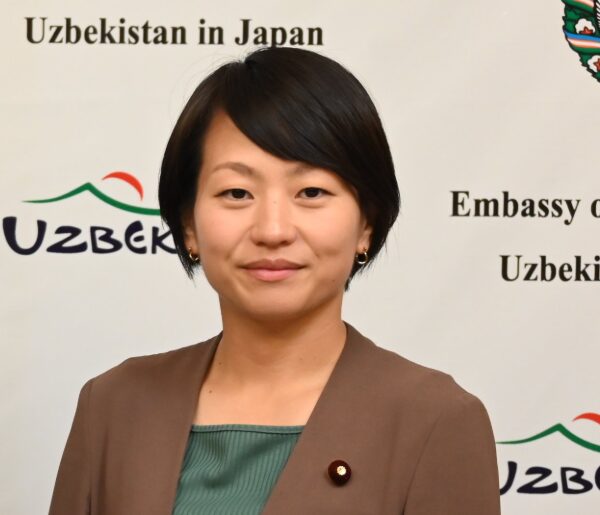 鈴木貴子の夫の職業は議員ではない?